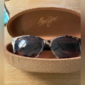 Maui Jim Tortoiseshell Sunglasses with Case.